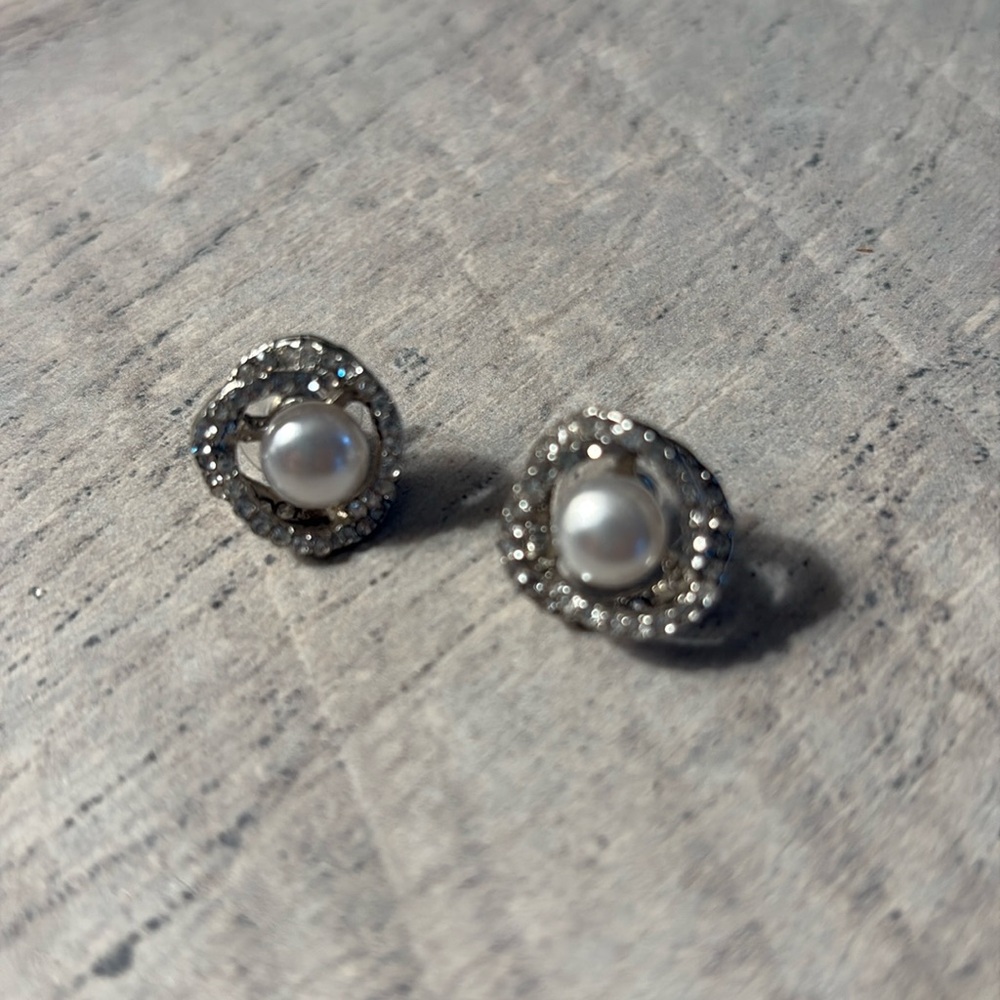 Faux pearl& diamond studs